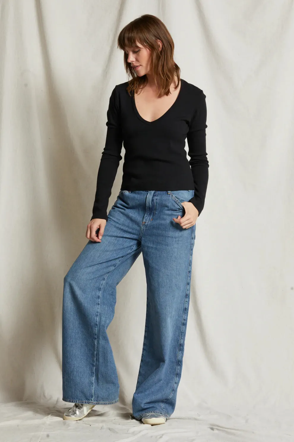 Perfectwhitetee - Kitt Blondie V Neck